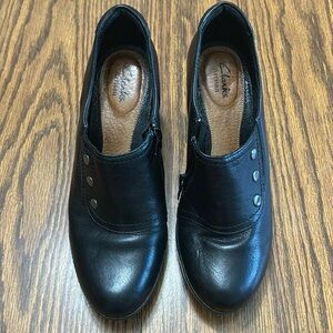 Like new black Clarks shoes. Size 8.5.